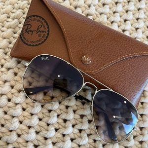 Silver Rayban Aviators